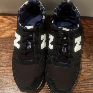 Women’s  Black and White Mew Balance